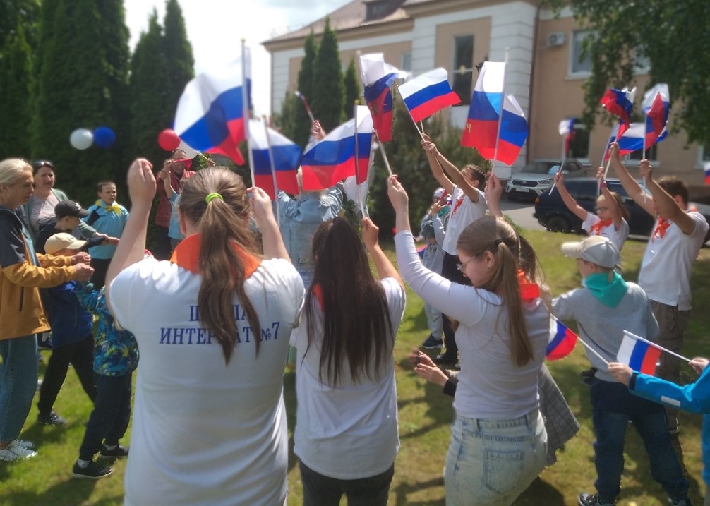 Праздник России в пришкольном лагере.